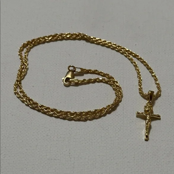 Elegant 925 sterling silver Gold Cross Pendant Necklace 18’ - Picture 9 of 13